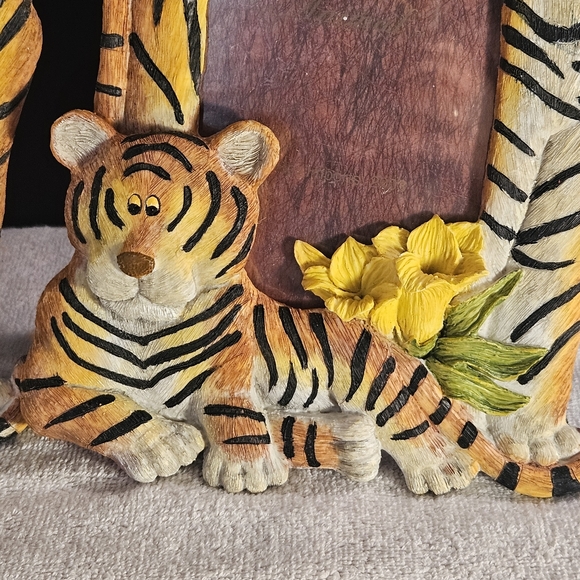 2 Resin Tiger and cub 3”X 5” Photo Frame Hanging Or Desktop 8” X 7” Nursery L.R. - Picture 2 of 8